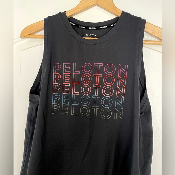 LIKE NEW!!! Peloton Scoop Muscle Tank Size M - Picture 4 of 6